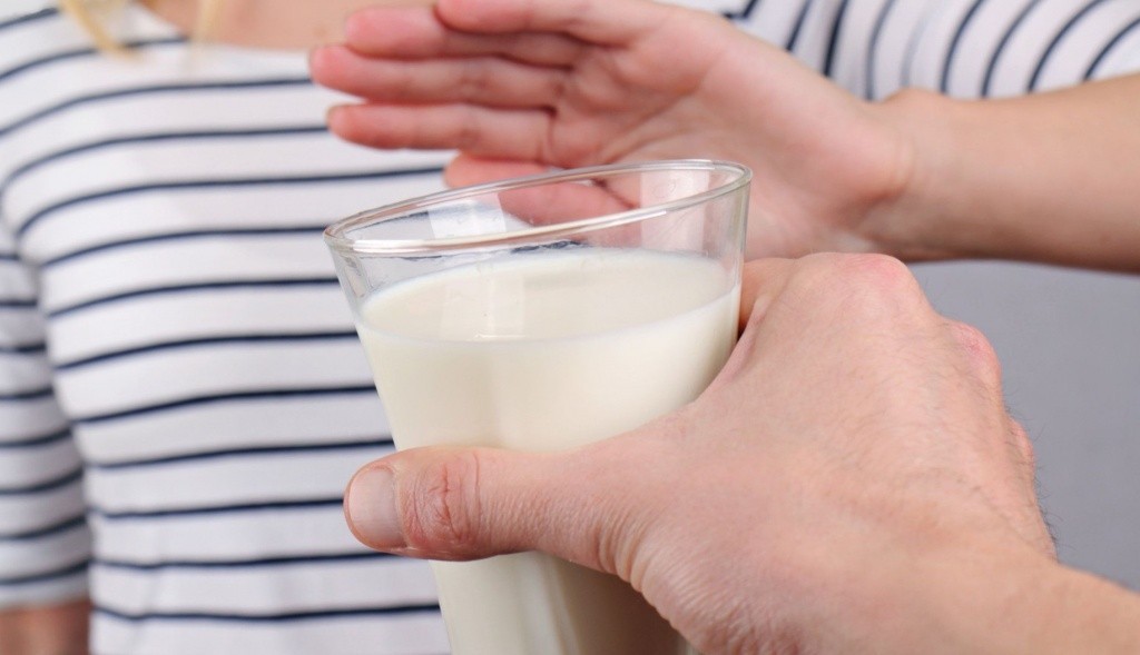 До какого возраста полезно молоко взрослым