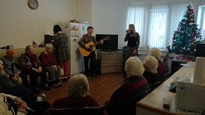 artisty-dayut-koncert-pensioneram